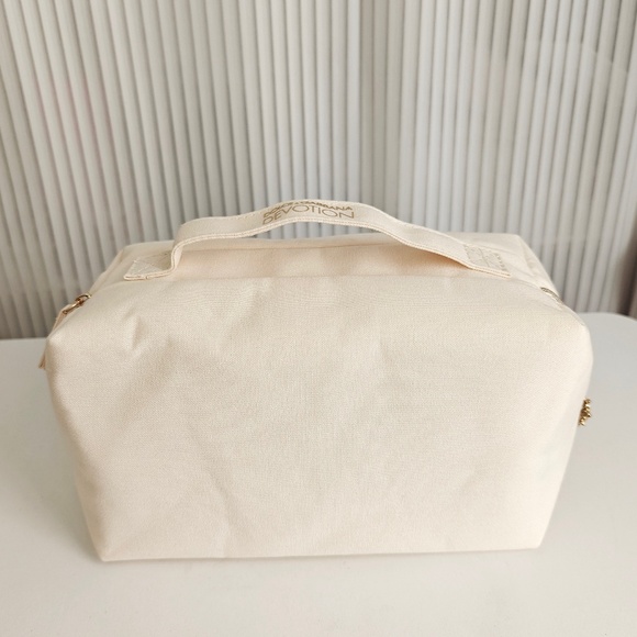 New Dolce & Gabbana Beauty Devotion Ivory Off White Cosmetic Toiletry Travel Bag - Picture 4 of 8